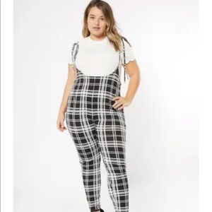 Plaid jumpsuit rue 21🌸